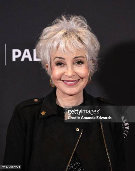 1,678 Annie Potts Photos & High Res Pictures